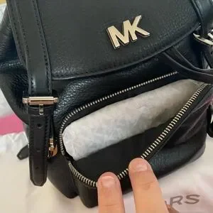 Micheal Kors Beacon Sm Michael Kors | Bags | Micheal Kors Beacon Sm | Poshmark main image 2